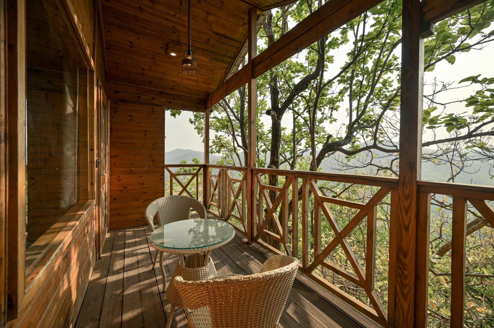 Aavaas Hill Resort Лансдаун Екстериор снимка