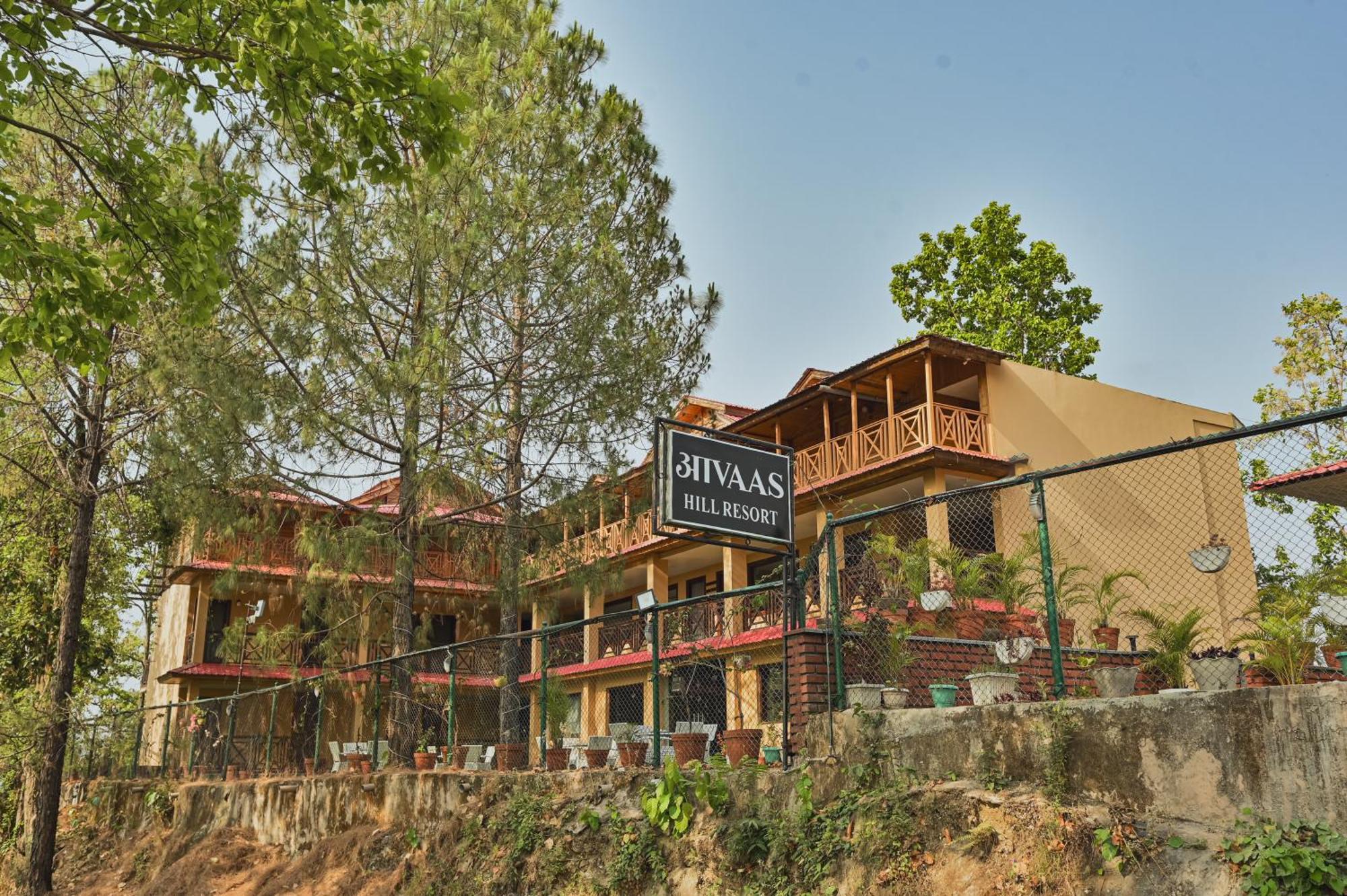 Aavaas Hill Resort Лансдаун Екстериор снимка