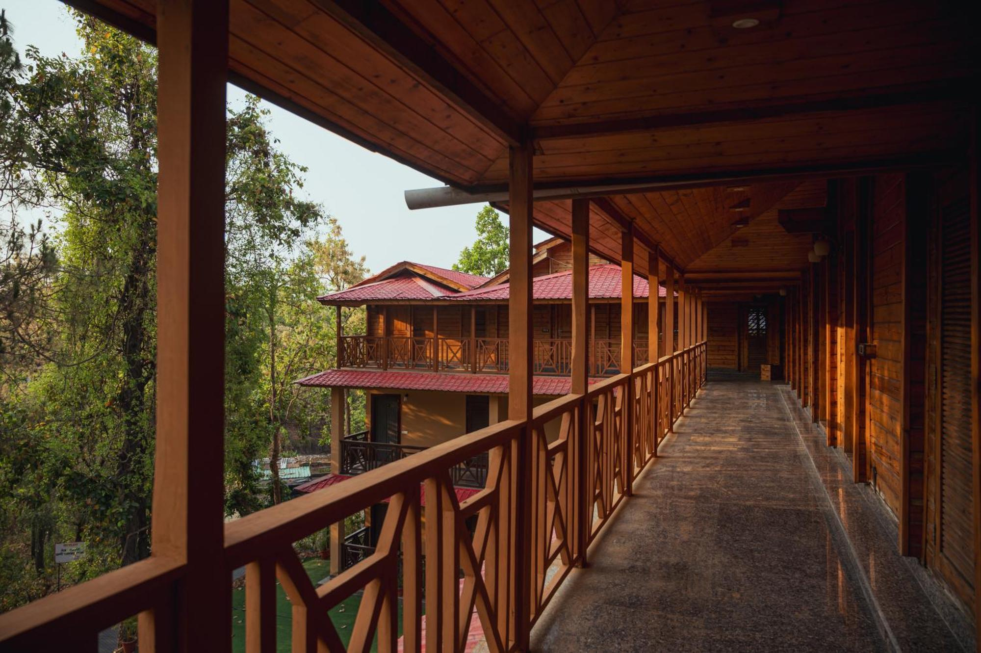 Aavaas Hill Resort Лансдаун Екстериор снимка
