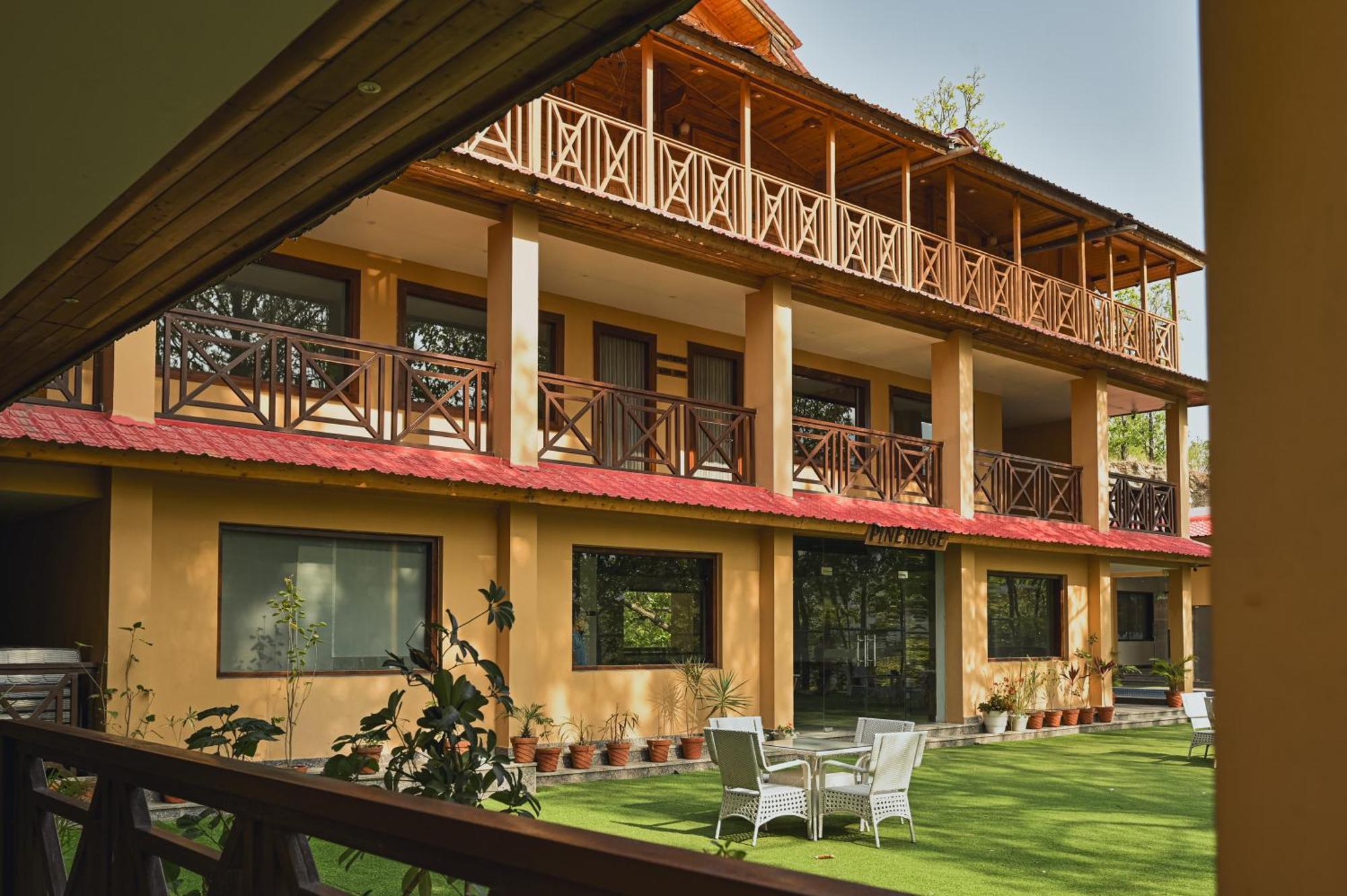 Aavaas Hill Resort Лансдаун Екстериор снимка