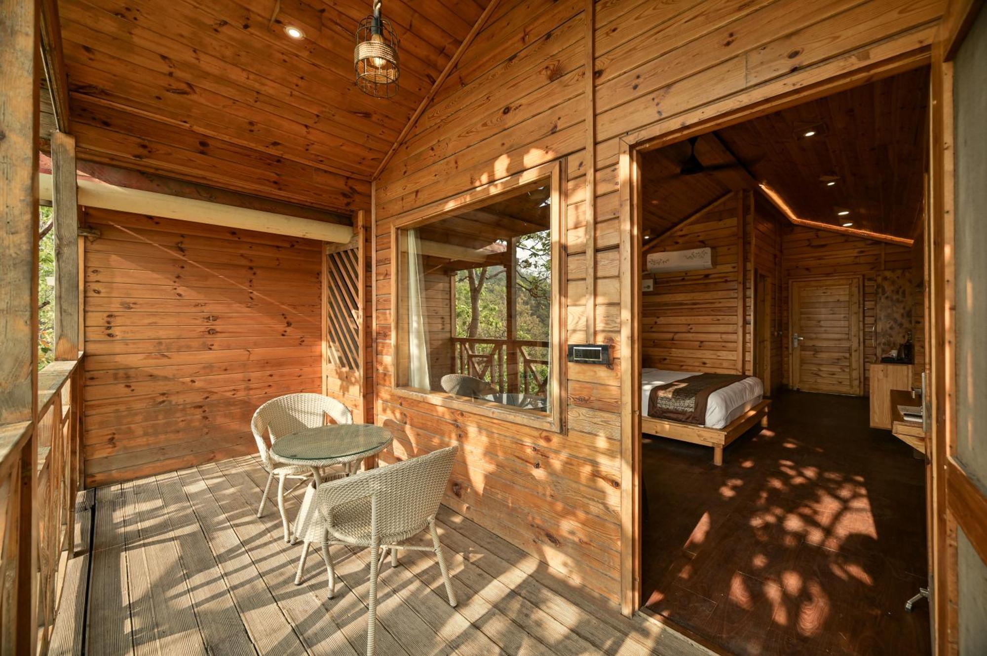 Aavaas Hill Resort Лансдаун Екстериор снимка