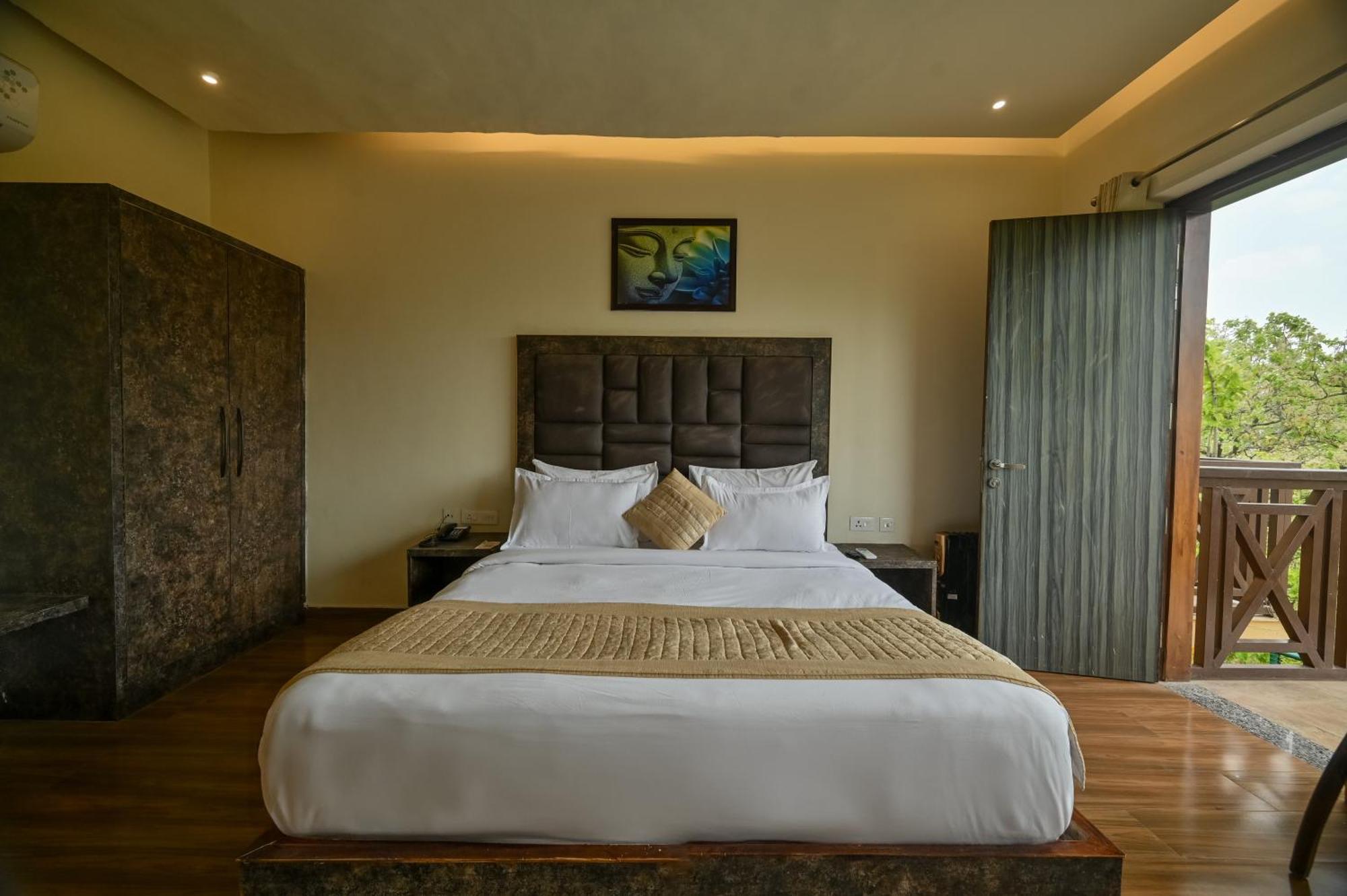 Aavaas Hill Resort Лансдаун Стая снимка
