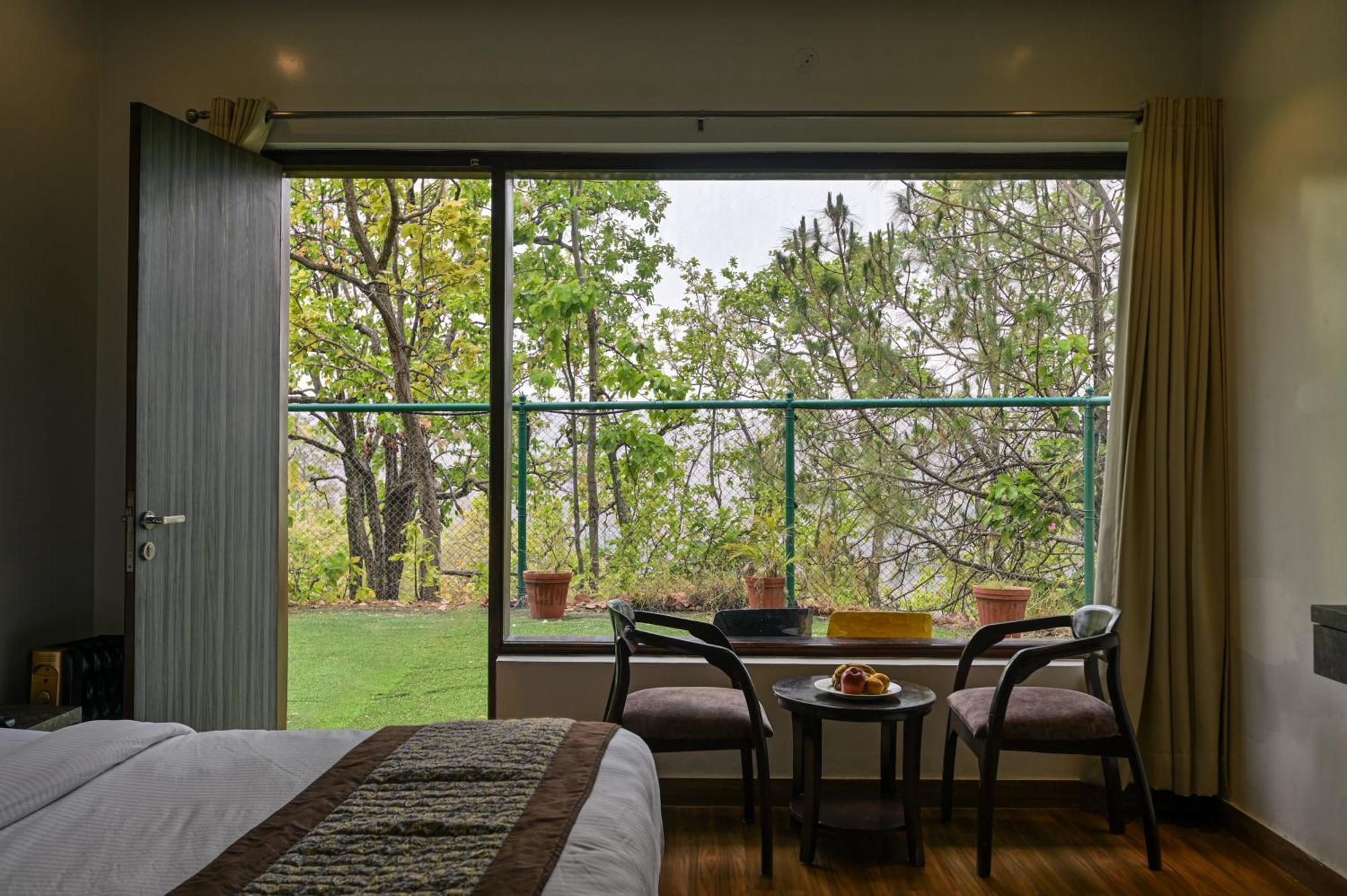 Aavaas Hill Resort Лансдаун Екстериор снимка